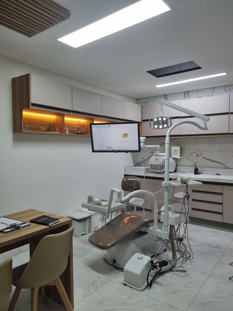 Veiga Odontologia Especializada / Ciklus