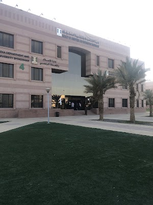 كلية الحاسبات وتقنية المعلومات ( مبنى 4 ) - طلاب