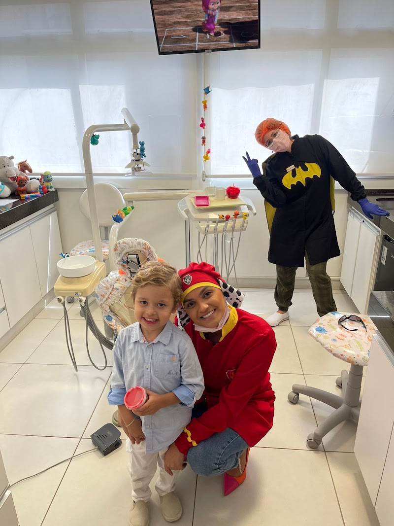 Dra. Letícia Candini e equipe - foto 5