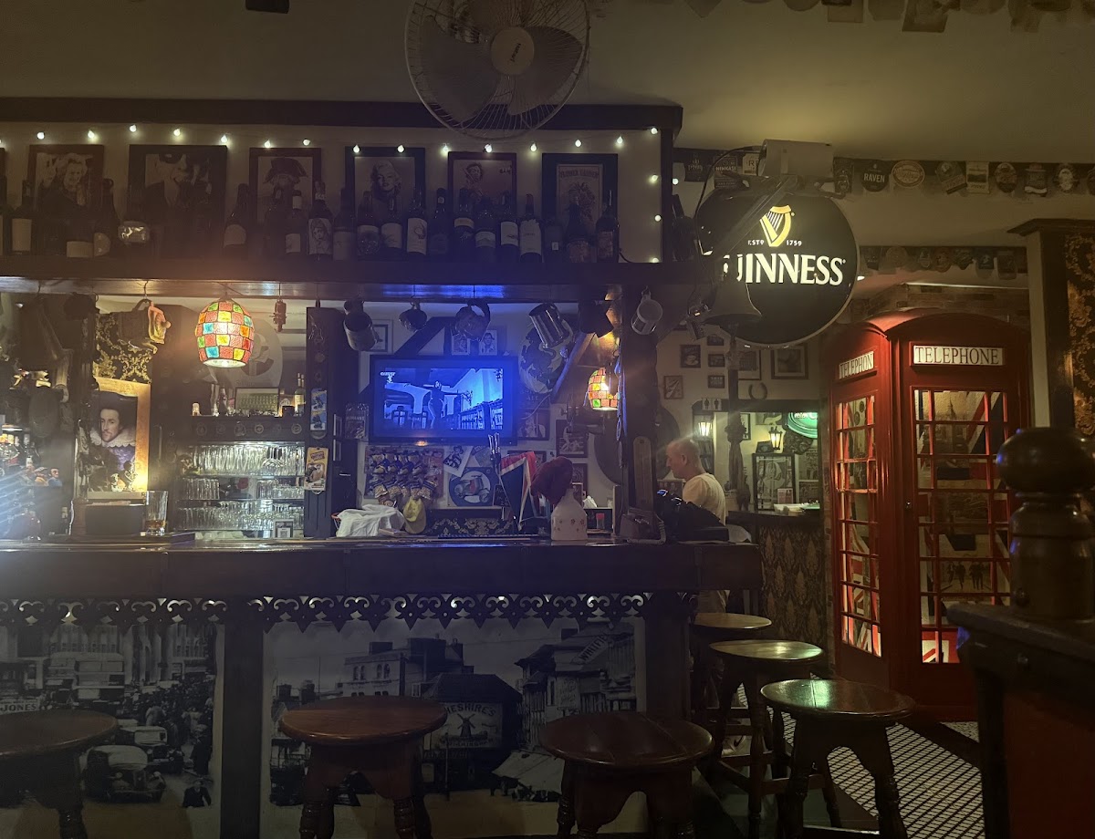 The Shakespeare Pub - Photo 5