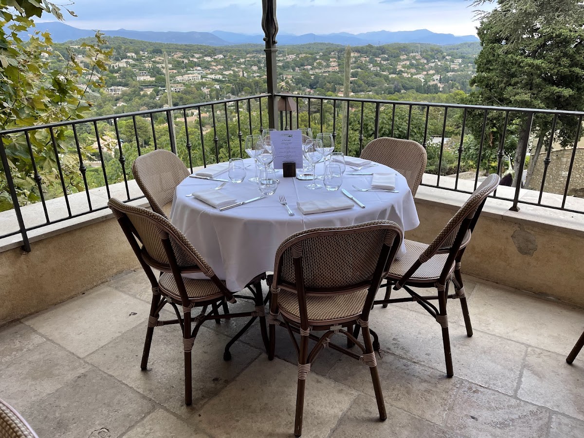 L'amandier De Mougins in french-riviera