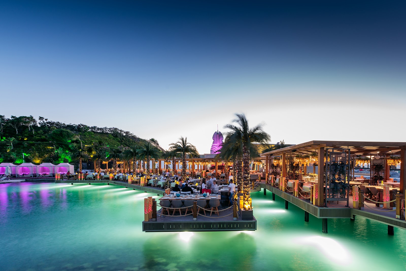 Cratos Premium Hotel mekanı