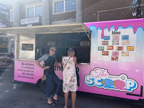 KY KINGDOM AUNTIE B'S / SCOOPS exterior