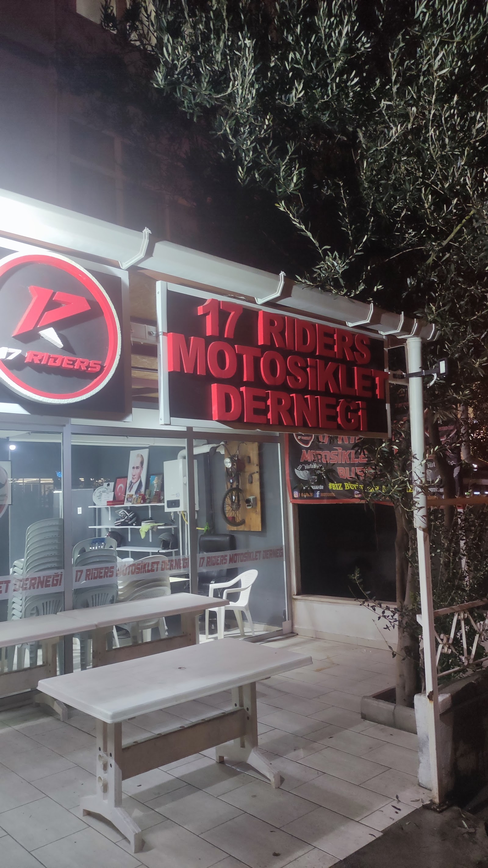 17 Riders mekanı