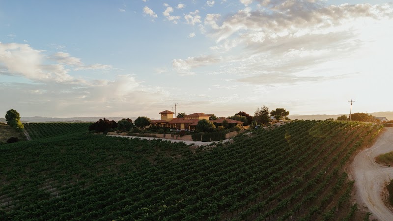 Dresser Winery, Vineyard and Luxury Vacation Rental Villa