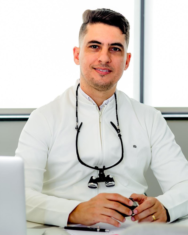 Dr Leonardo Pechir Dentista em BH| Endodontista | Especialista em canal | Tratamento de canal