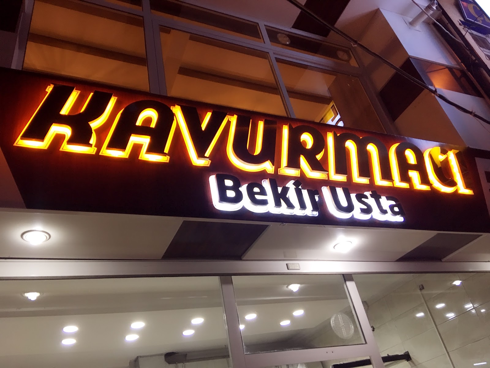 KAVURMACI BEKİR USTA mekanı