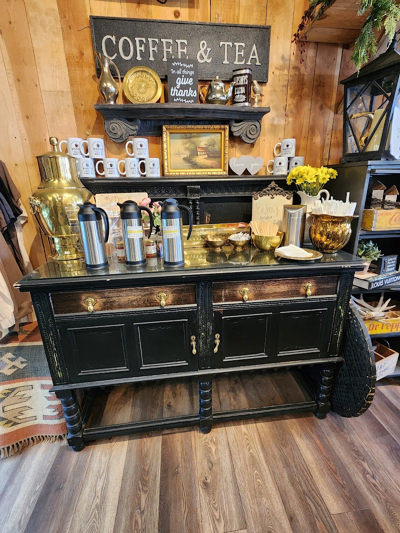 MANOLI COFFEE & BOUTIQUE photo 4