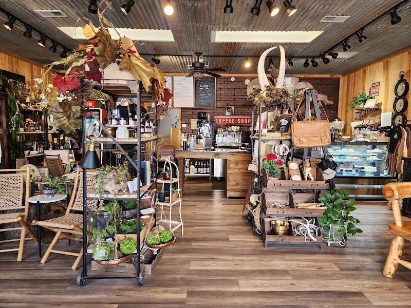 MANOLI COFFEE & BOUTIQUE photo 3