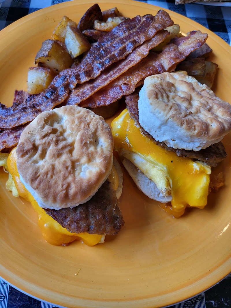 Messy's Cafe photo 2