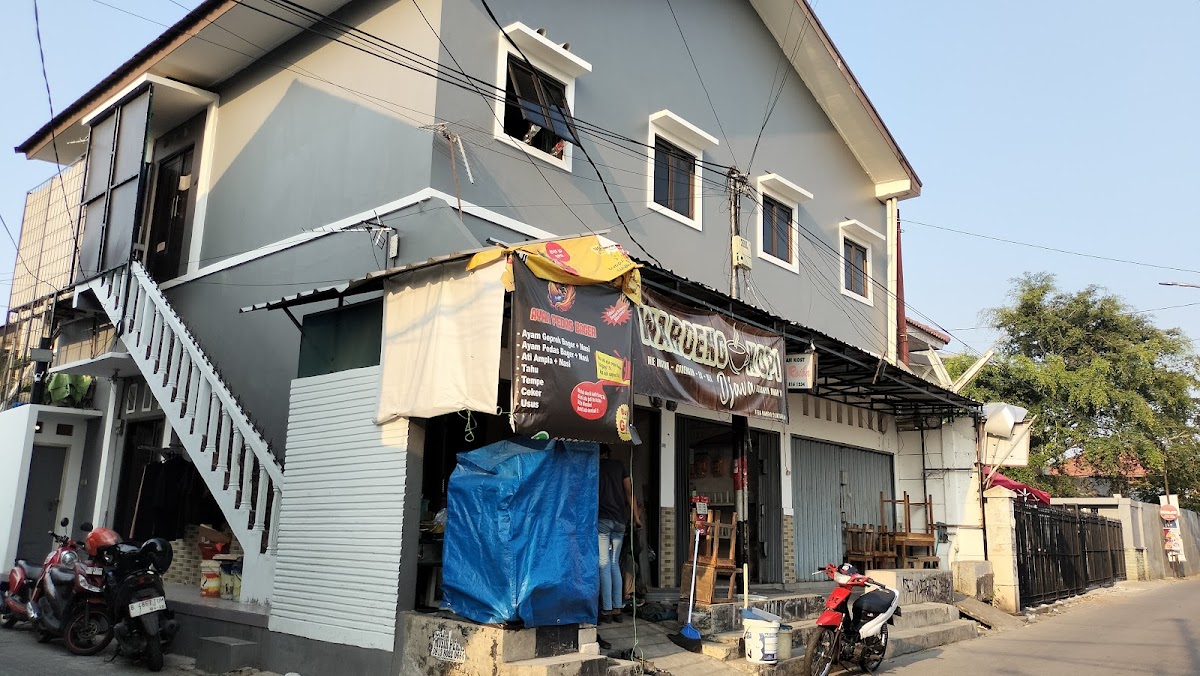 Kost Putri LaaRoiba Unkris (Free Wifi)