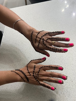 Henna Artist