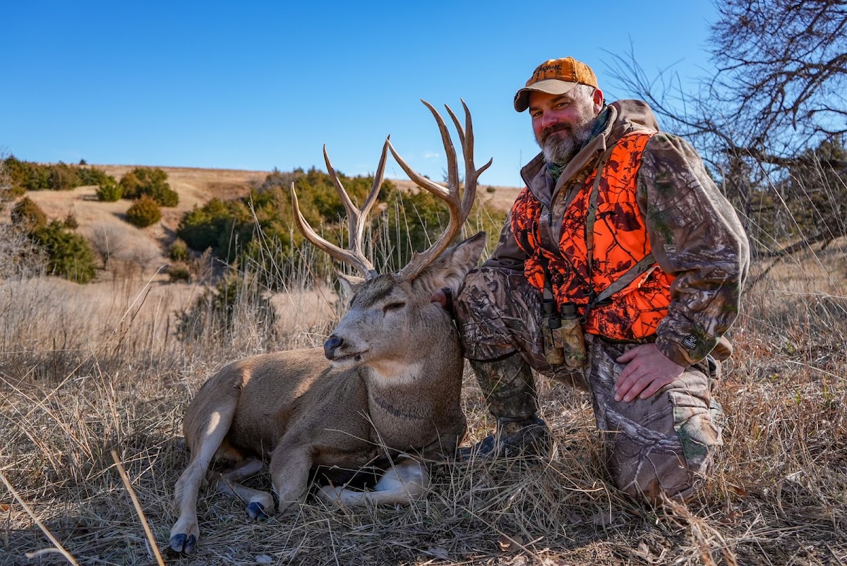 Red Dog Outfitters - Kansas Premier Whitetail & Mule Deer Hunting Outfitter