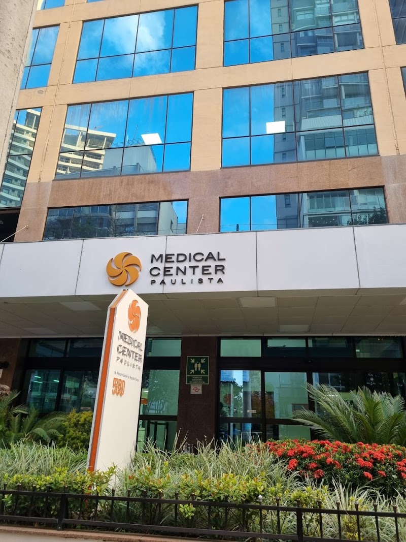 Dra. Luciana Thomaz - Endodontista e Periodontista - foto 4