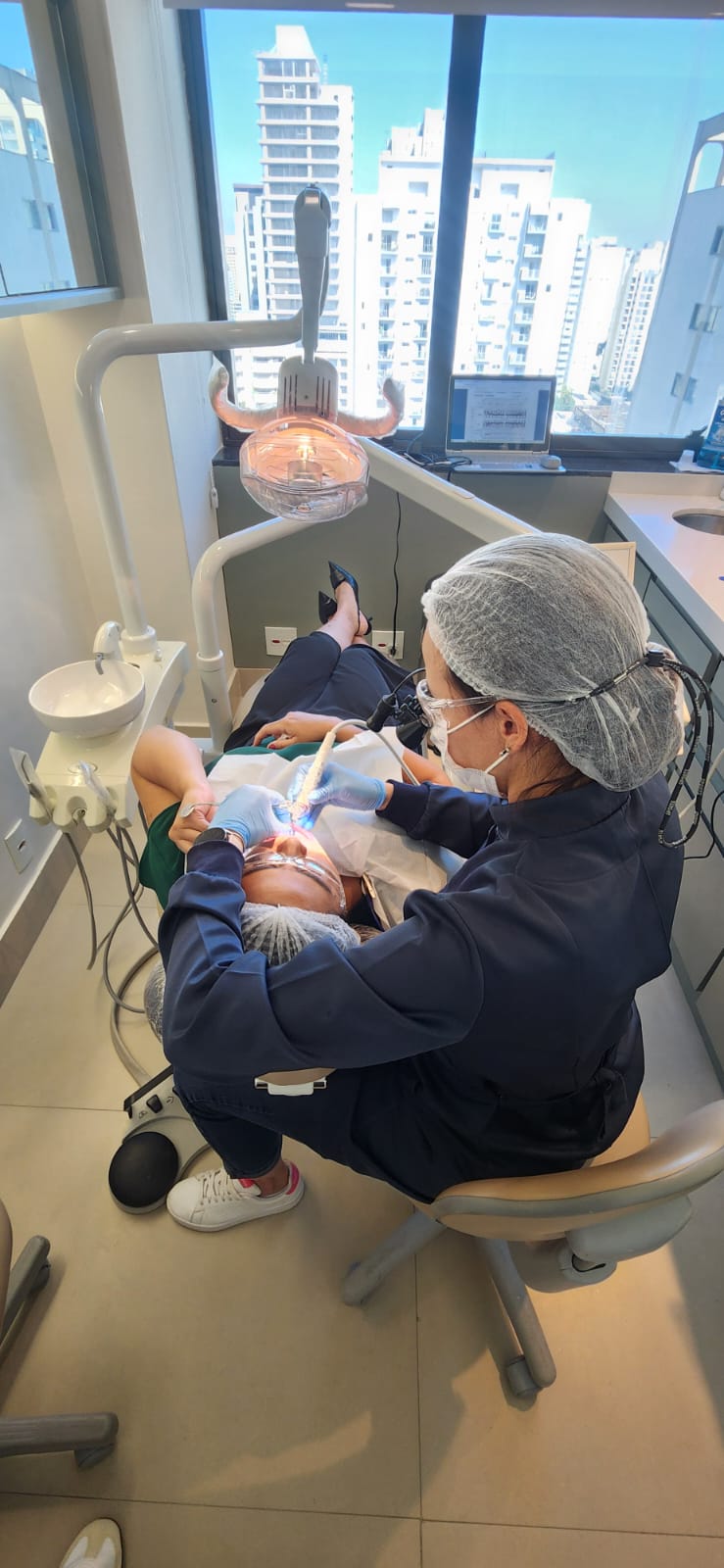 Dra. Luciana Thomaz - Endodontista e Periodontista - foto 3