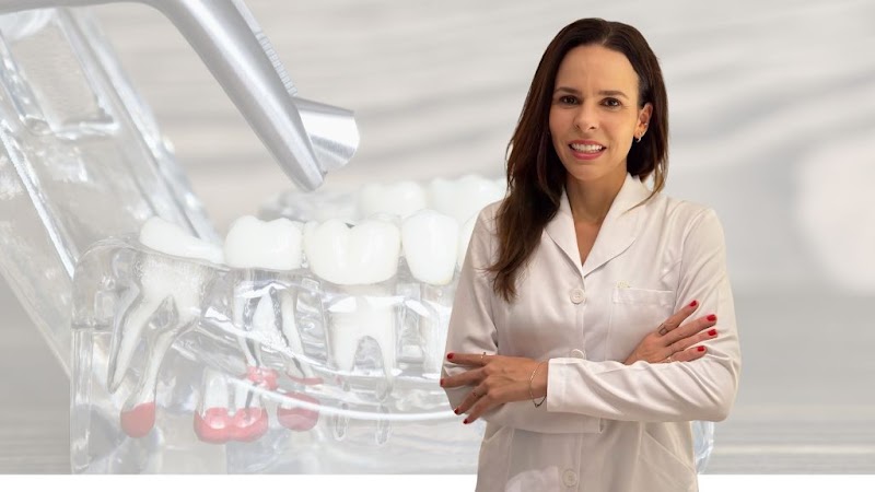 Dra. Luciana Thomaz - Endodontista e Periodontista - foto 5