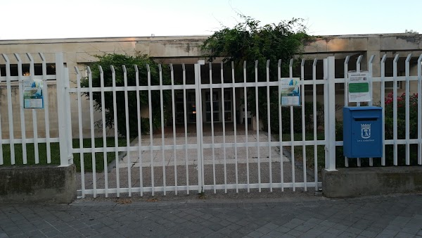 Residencia Centro de la Tercera Edad San Juan Bautista — C. de Bueso de Pineda, 8, Cdad. Lineal, 28043 Madrid, España