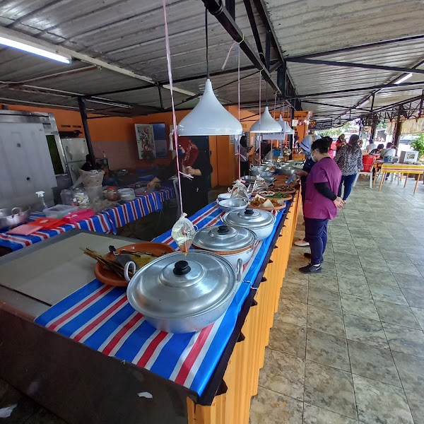 Nasi berlauk Warung Yati - Photo 1