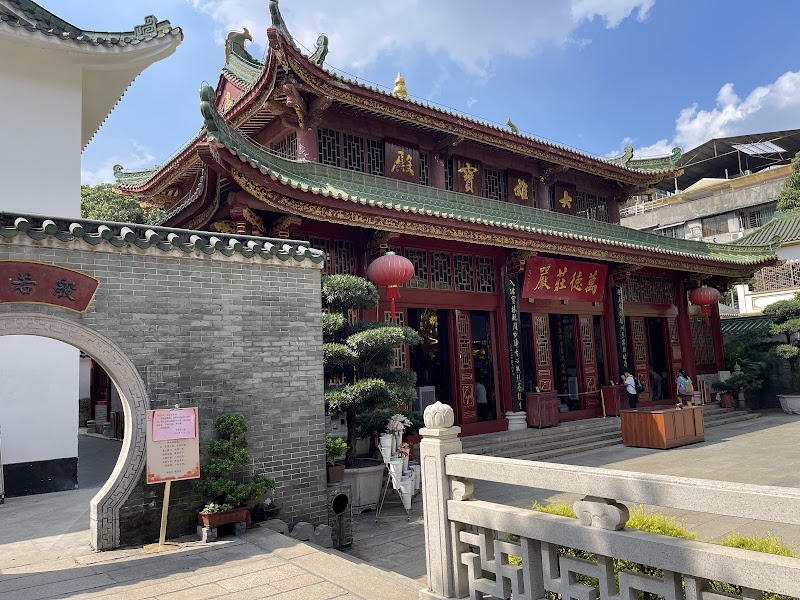 Temple of the Six Banyan Trees photo 6