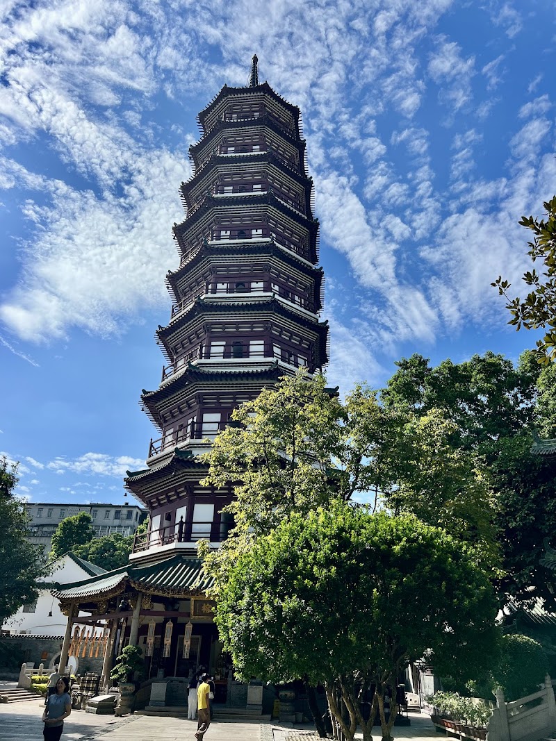 Temple of the Six Banyan Trees photo 1
