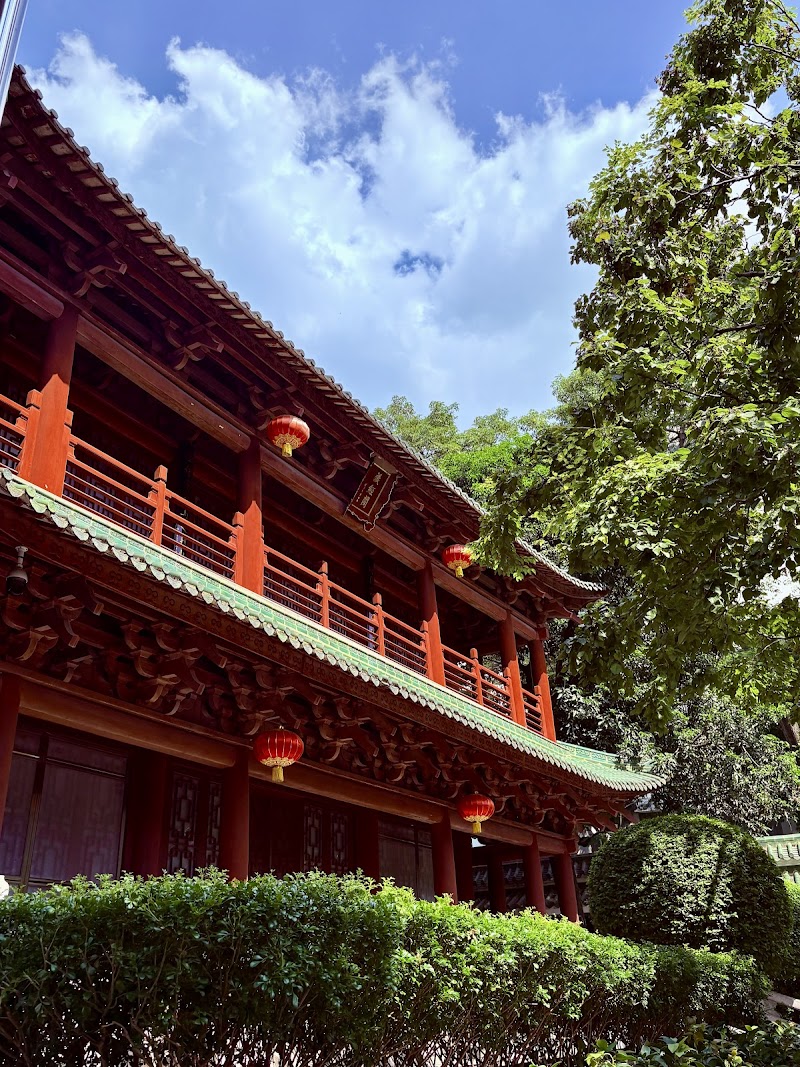 Temple of the Six Banyan Trees photo 4
