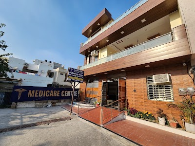 Dr. Priyanka Singhal : Best Gynaecologist in Haridwar , MEDICARE CENTRE