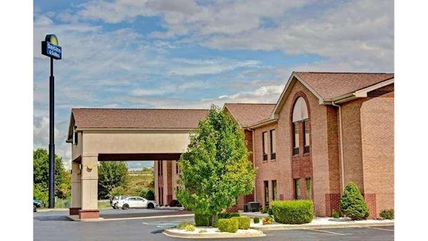 DAYS INN exterior