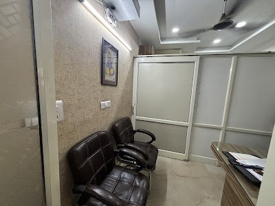 Dr. Meenal Garg - Image 3