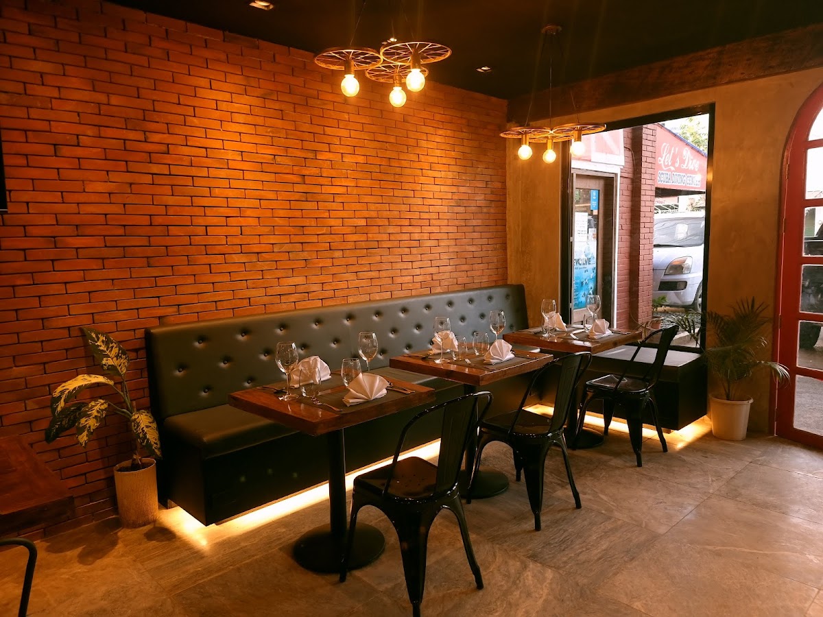 Reef Café Puerto Princesa in palawan