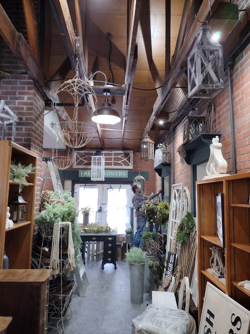 The Junction Cafe and Home Decor photo 2