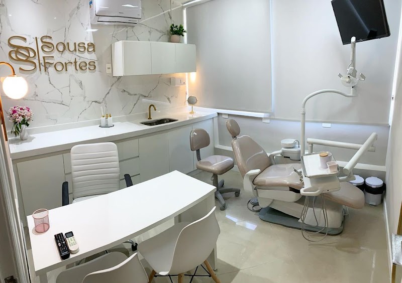 Sousa Fortes Odontologia | Implante Dentário | Facetas de Resina I HOF - foto 2