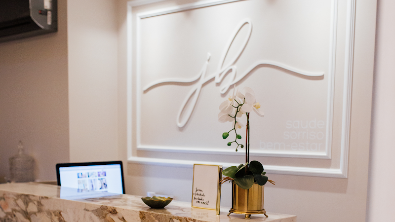 Dra. Julia Becker Odontologia