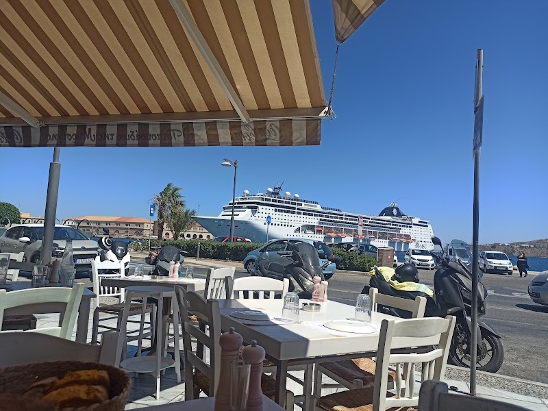 To Tsipouradiko tis Mirsinis