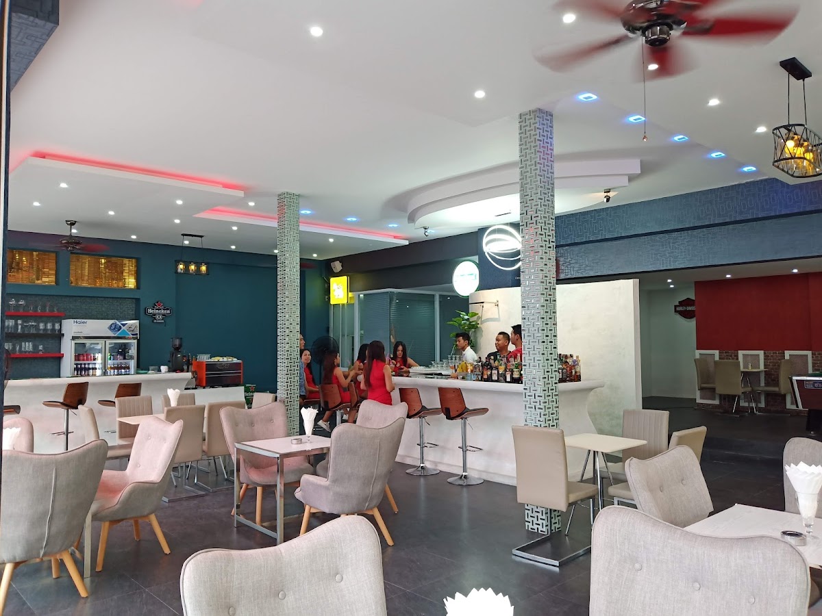 Speed Lounge & Bar - Photo 3