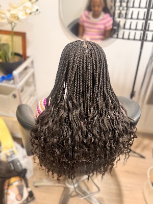 Emily Braids photo 2