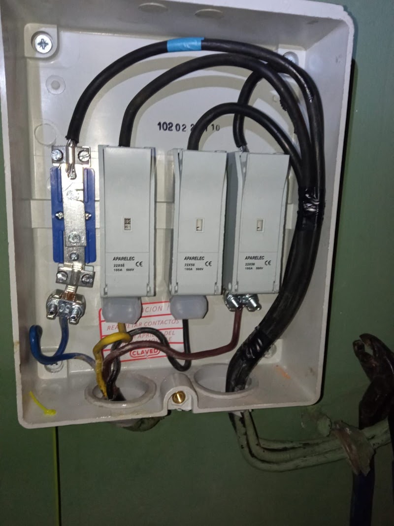 Electricista Coruña - Servicio 24 horas photo 3