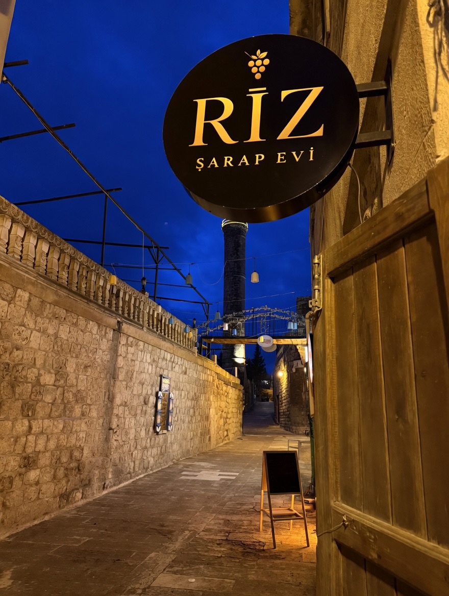 RİZ ŞARAP EVİ mekanı