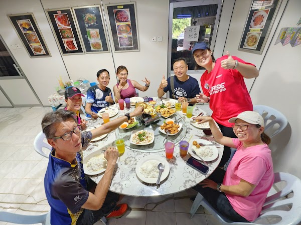 新日峰小食馆 - Photo 1