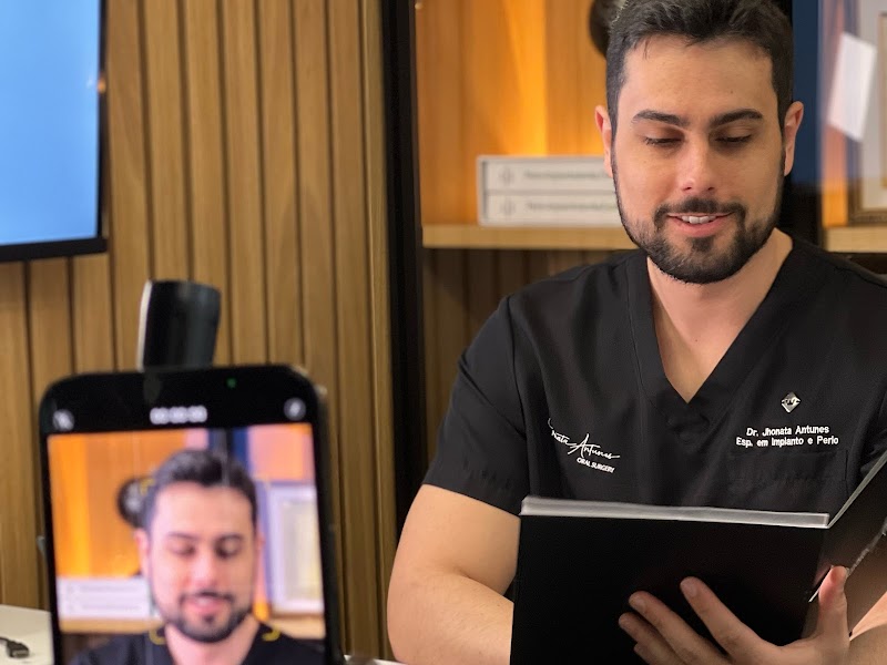 Dr Jhonata Antunes - | Clínica Monet