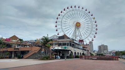 Mihama American Village Ferris Wheel - 1