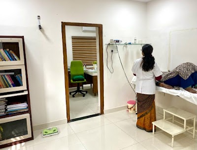 Dr. Rachna Dubey/ Obstetrician/ Gynaecologist/ Best PCOS doctor in Bhopal/ Best Gynaecologist doctor in Bhopal - Image 2