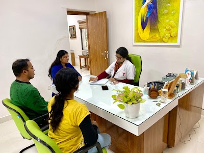 Dr. Rachna Dubey/ Obstetrician/ Gynaecologist/ Best PCOS doctor in Bhopal/ Best Gynaecologist doctor in Bhopal - Image 3