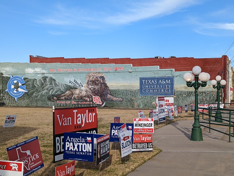 Mugs on the Square photo 1