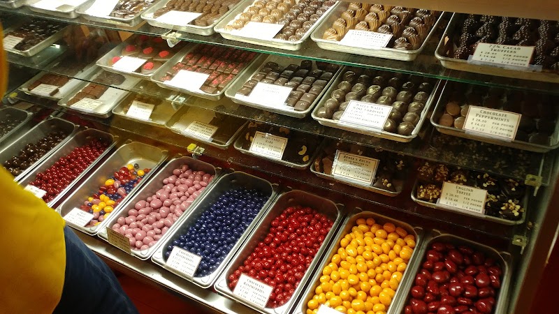 Bright's Candies photo 4