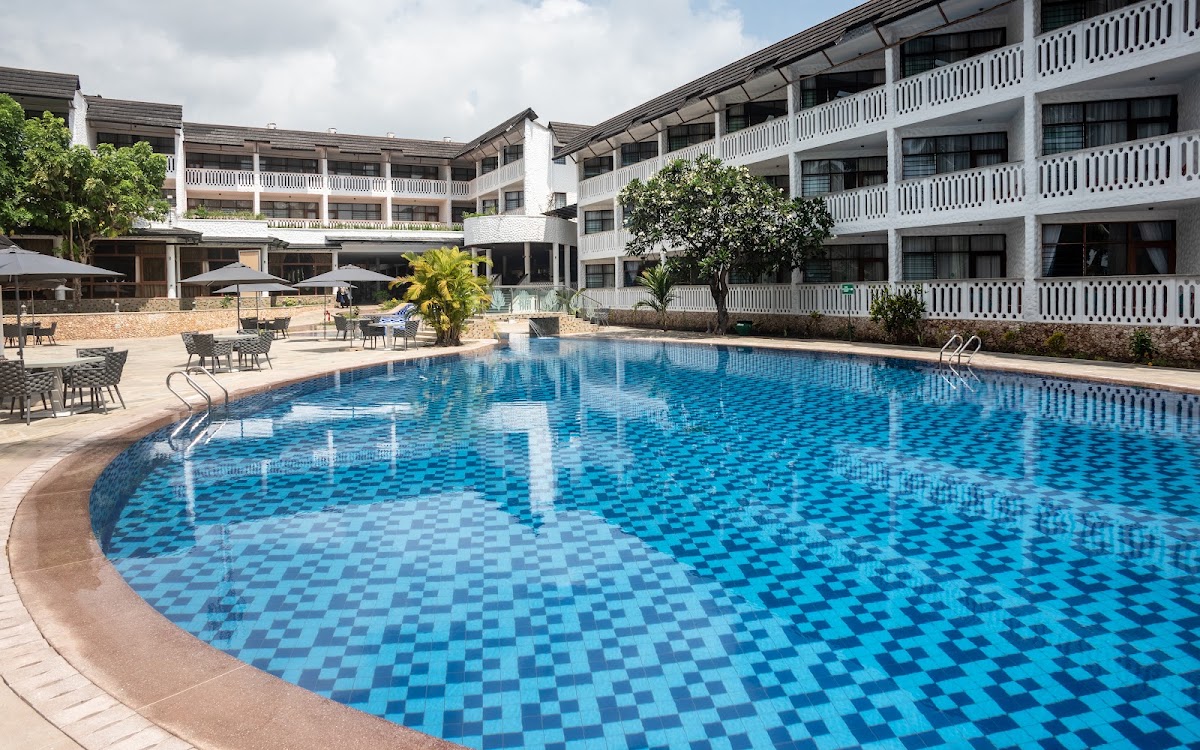 Travellers Beach Hotel & Spa