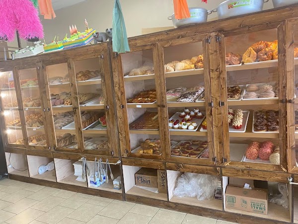 Photo by El Tesoro panaderia y tienda mexicana