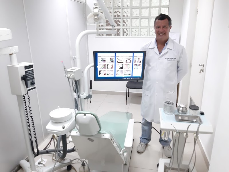 Dr. Carlos Eduardo Lavander - Dentista em Laranjeiras