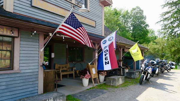 Debanville’s General Store & Cafe
