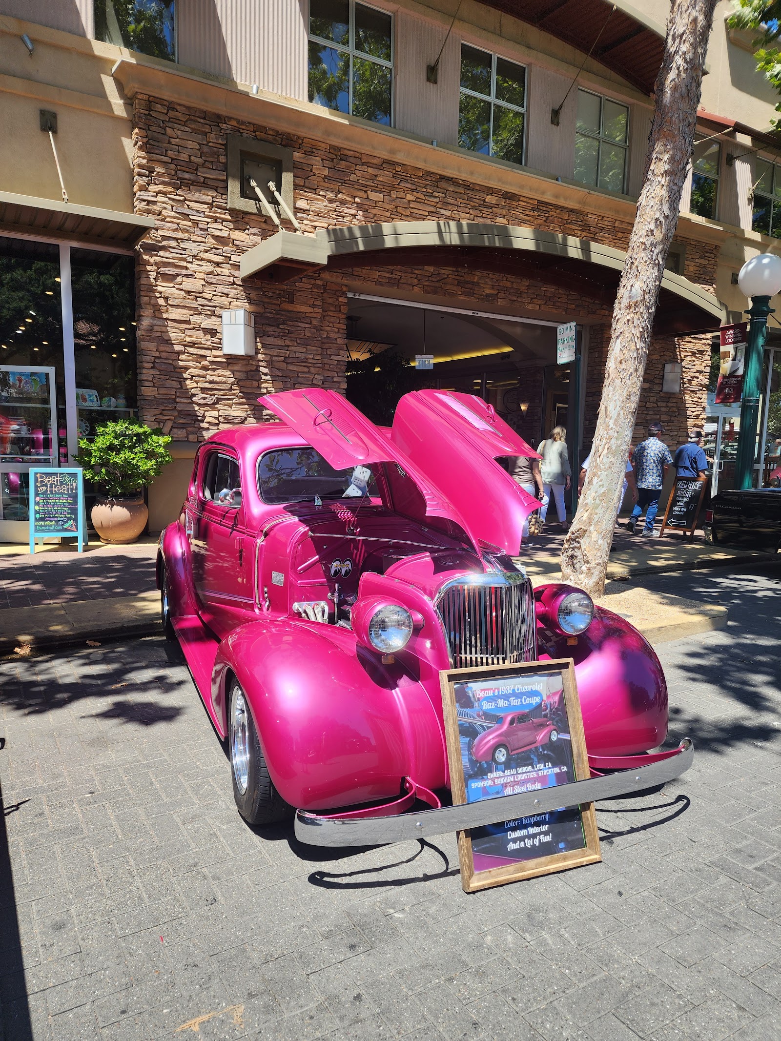 A bright corner of the shopping center