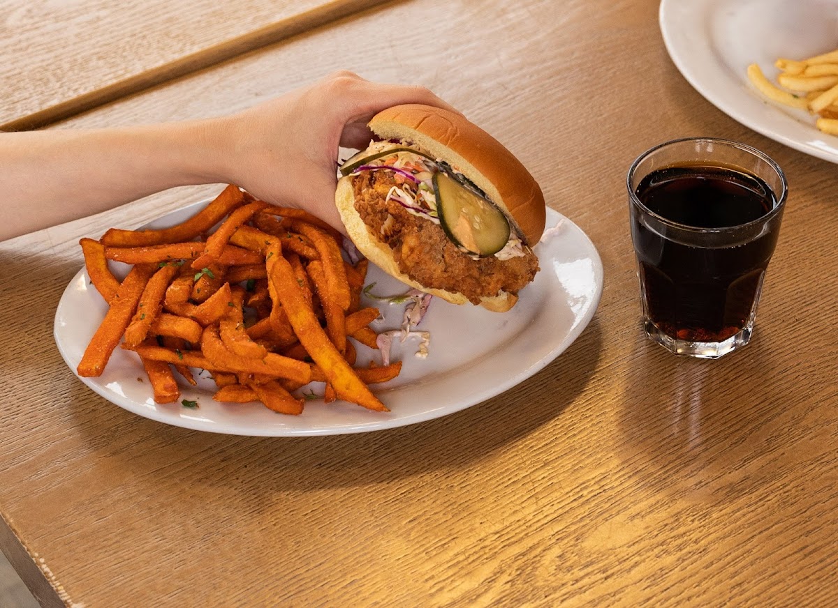 Food & Bounty: Google Places image 4